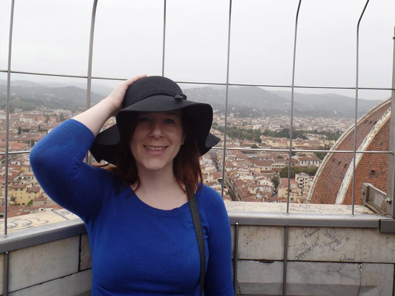 michelle in florence italy wearing a floopy hat